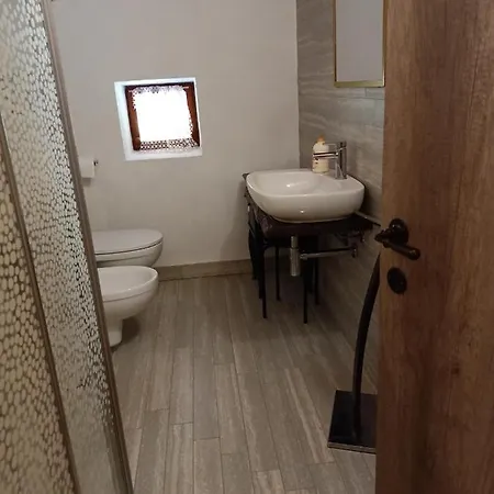 Vite Dipinte 1 Bilocale In Langa Novello