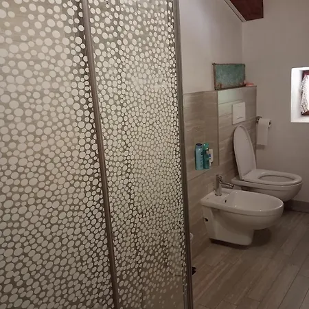 Vite Dipinte 1 Bilocale In Langa Appartamento *